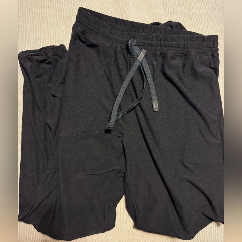 Oiselle Lux Jogger Sweatpants. Black Size Small. - Picture 4 of 7